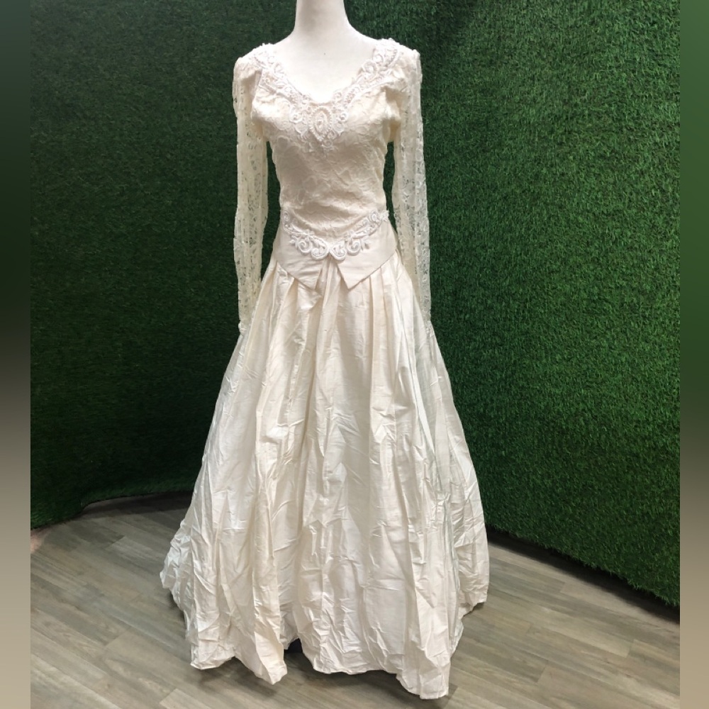 Vintage Silk Wedding Dress, LONG Lace SLEEVE Aline Ballgown, Basque Waist $9999